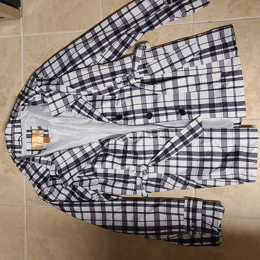Rain coat with button and tie closure size Large